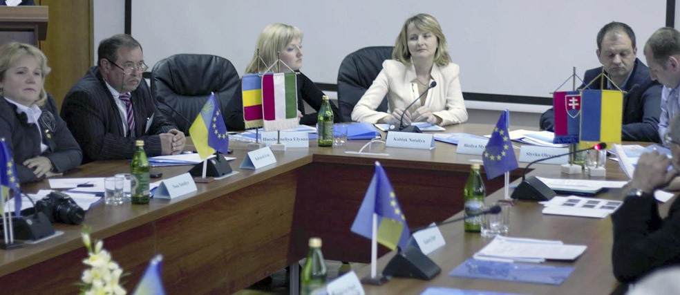 На зустрічі в УжНУ учасники обговорювали перспективи запуску Системи космічного захисту з незалежним центром управління GPS і цифровими метеостанціями Ужгородський університет уперше став бенефіціаром у міжнародному ґрантовому проекті