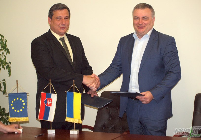 Відтепер УжНУ співпрацюватиме зі словацькою Вищою школою менеджменту  Відтепер УжНУ співпрацюватиме зі словацькою Вищою школою менеджменту