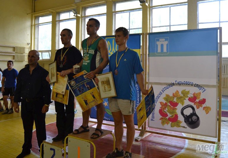 Викладач факультету здоров’я УжНУ виграв Чемпіонат України з гирьового спорту 
