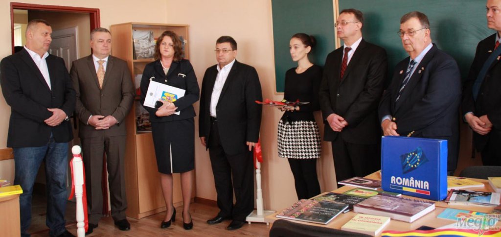 В УжНУ відкрили кабінет українсько-румунської дружби  В УжНУ відкрили кабінет українсько-румунської дружби
