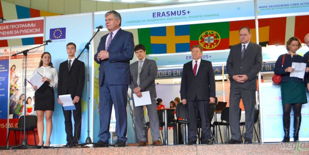 Ужгородський університет отримав високі нагороди на Міжнародній виставці «Освіта та кар'єра – День студента 2015» Ужгородський університет отримав високі нагороди на Міжнародній виставці «Освіта та кар'єра – День студента 2015»