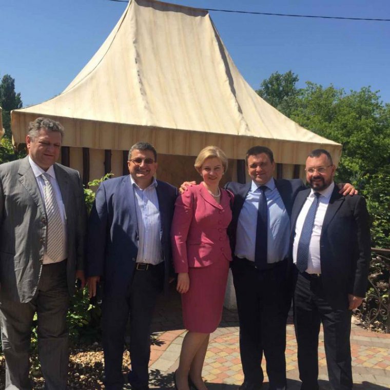 Студенти міжнародних економічних відносин можуть проходити практику в дипломатичних установах та МЗС України Студенти міжнародних економічних відносин можуть проходити практику в дипломатичних установах та МЗС України