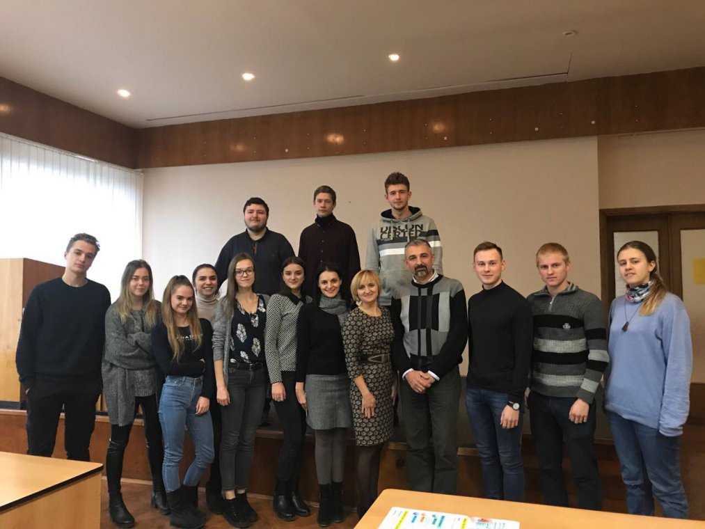 Студентів ФІМВ ознайомили із перевагами студентського квитка європейського зразка ISIC Студентів ФІМВ ознайомили із перевагами студентського квитка європейського зразка ISIC
