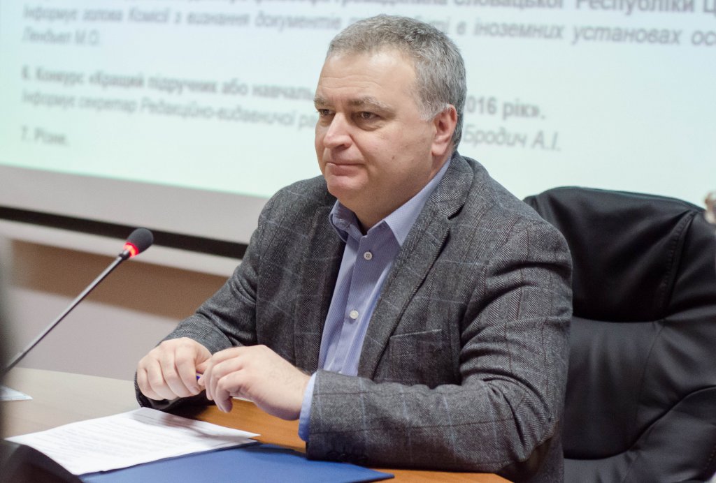 Володимир СМОЛАНКА: «Ми раді зустріти нових вступників, на яких у стінах нашої альма-матер чекатиме плідне, насичене, цікаве життя!»
Володимир СМОЛАНКА: «Ми раді зустріти нових вступників, на яких у стінах нашої альма-матер чекатиме плідне, насичене, цікаве життя!»