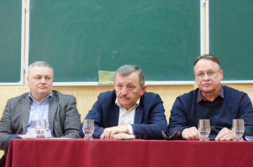 Керівництво УжНУ відвідало хімфак та обговорило з викладачами ряд важливих питань подальшого розвитку факультету Керівництво УжНУ відвідало хімфак та обговорило з викладачами ряд важливих питань подальшого розвитку факультету