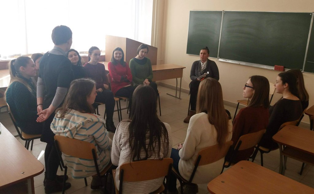 Студентам факультету історії та міжнародних відносин розповідали про глибинні причини наркозалежності Студентам факультету історії та міжнародних відносин розповідали про глибинні причини наркозалежності