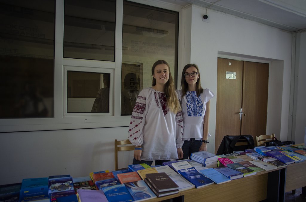 Благодійний аукціон книжок Благодійний аукціон книжок