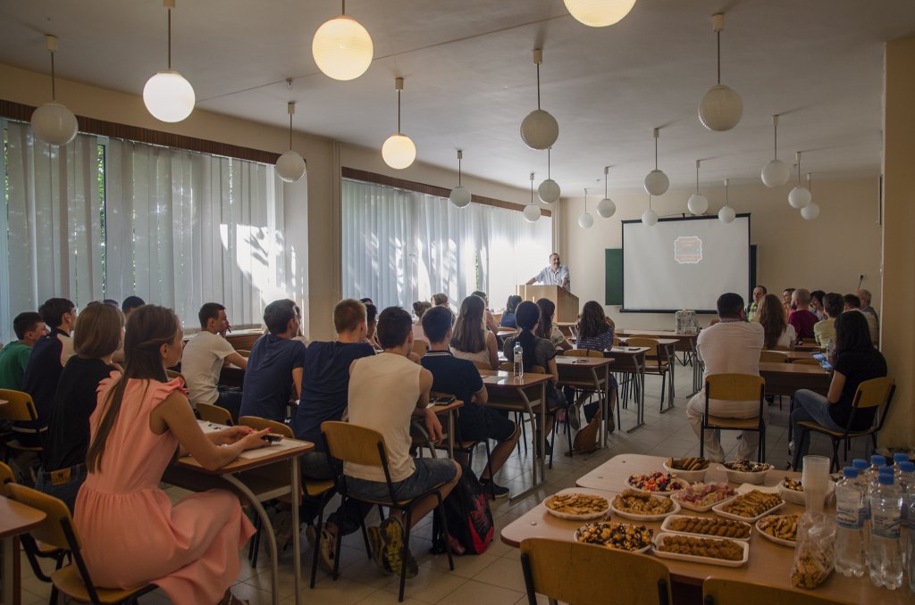 Учасники Літнього університету продовжують знайомитися з факультетами вишу. Учасники Літнього університету продовжують знайомитися з факультетами вишу.