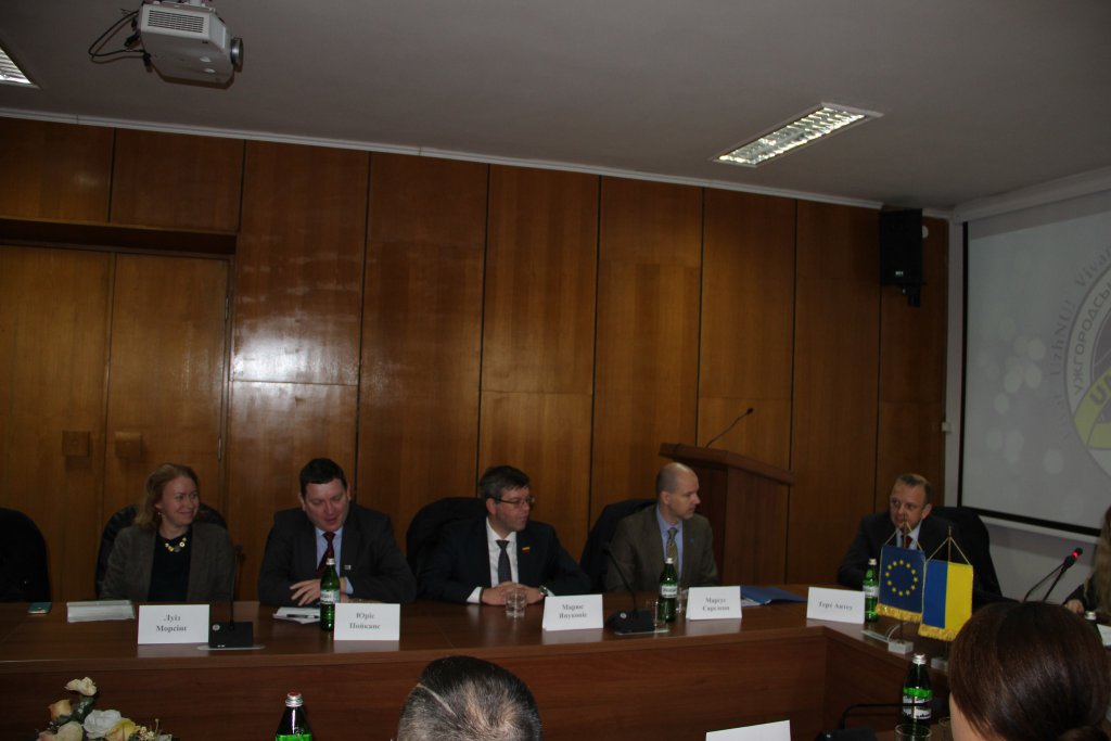 Закарпаття відвідали європейські дипломати
Закарпаття відвідали європейські дипломати