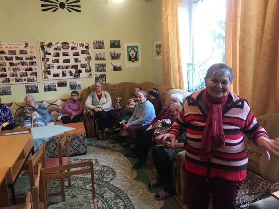 Студенти факультету історії та міжнародних відносин відвідали будинок пристарілих !
Студенти факультету історії та міжнародних відносин відвідали будинок пристарілих !