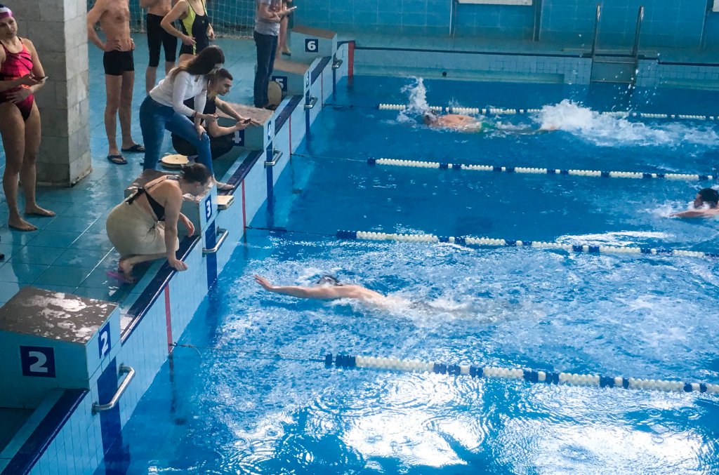 Плавці ФІМВу підкорили води університетського басейну і закріпили факультетську команду в чільній трійці загального заліку викладацької спартакіади Плавці ФІМВу підкорили води університетського басейну і закріпили факультетську команду в чільній трійці загального заліку викладацької спартакіади