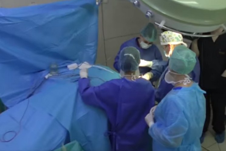 Rector of UzhNU held the first neurosurgical master class in Ukraine, the operation was broadcast online