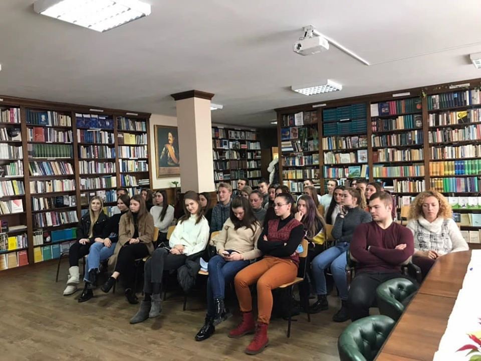 Презентація відеороликів студентів першого курсу у рамках вивчення предмету «Країнознавство» Презентація відеороликів студентів першого курсу у рамках вивчення предмету «Країнознавство»