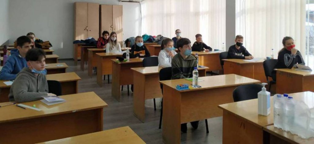 В УжНУ вперше відбулася обласна школярська олімпіада з математики В УжНУ вперше відбулася обласна школярська олімпіада з математики