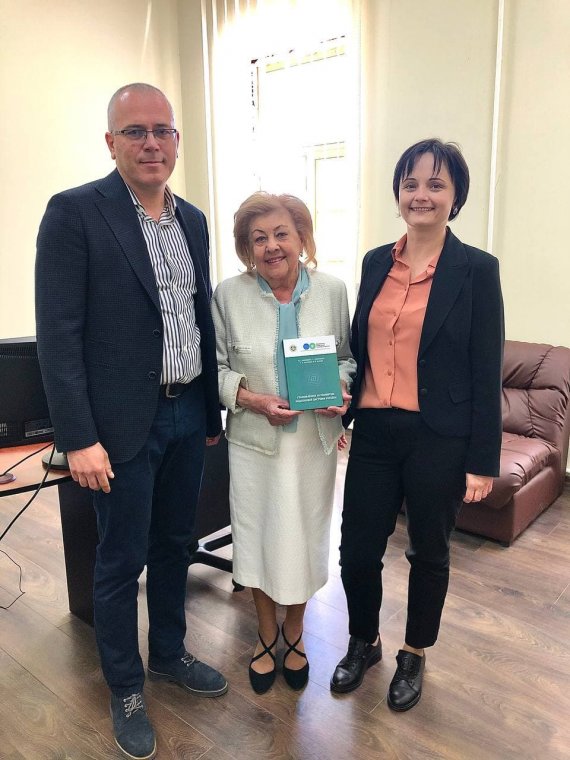 На юридичному факультеті презентували підручник «Становлення та розвиток податкової системи України» На юридичному факультеті презентували підручник «Становлення та розвиток податкової системи України»