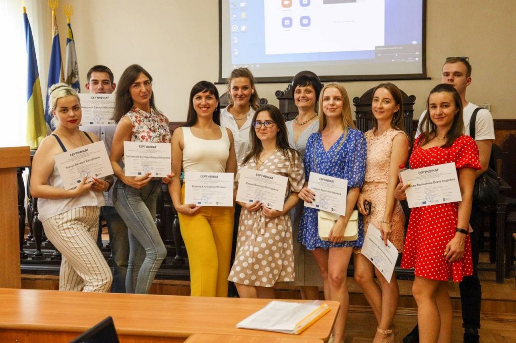 20 студентів юридичного факультету завершили навчання з цифрового права 20 студентів юридичного факультету завершили навчання з цифрового права