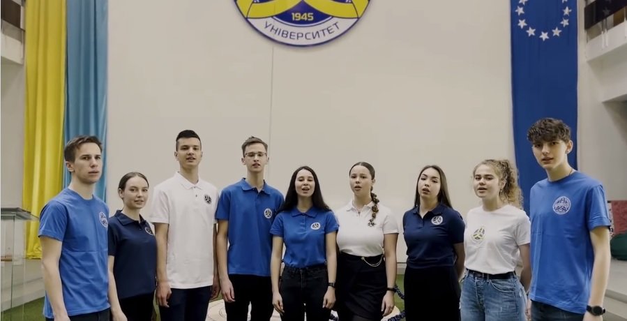 Студенти УжНУ долучилися до світового флеш-мобу і заспівали гімн Українських січових стрільців 