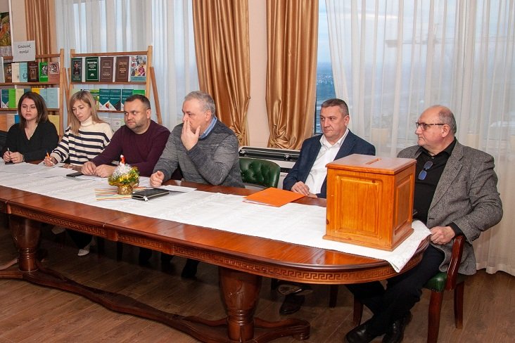 Співробітники УУННІ УжНУ обирали директора та спілкувалися з ректором Володимиром Смоланкою Співробітники УУННІ УжНУ обирали директора та спілкувалися з ректором Володимиром Смоланкою