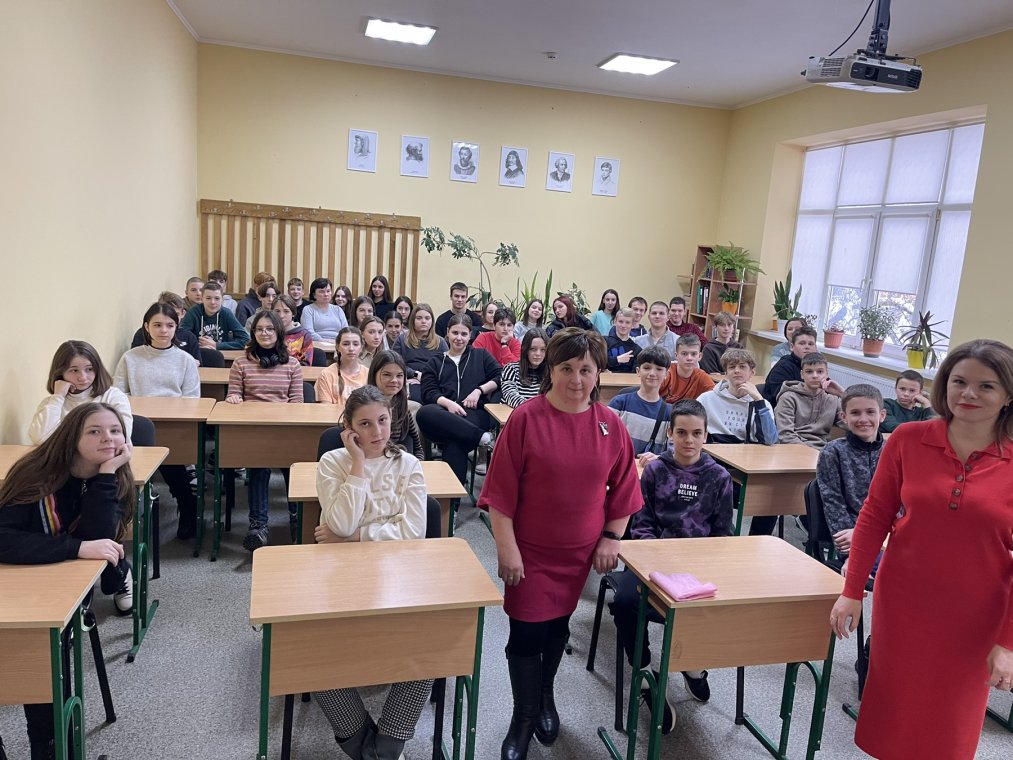 Викладачі та студенти юрфаку УжНУ провели ряд зустрічей із учнями ужгородських шкіл – спілкувалися про права дитини, людини та знайомили з факультетом