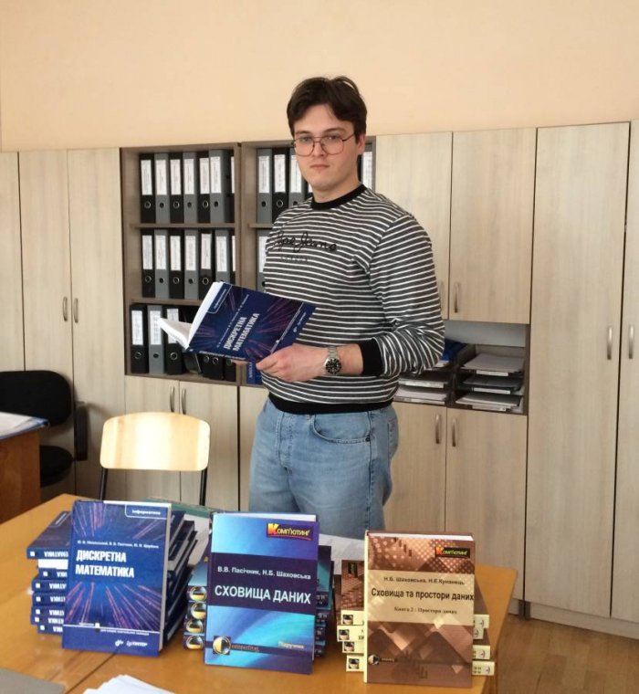 Бібліотека кафедри інформатики та фізико-математичних дисциплін поповнилася новими підручниками Бібліотека кафедри інформатики та фізико-математичних дисциплін поповнилася новими підручниками