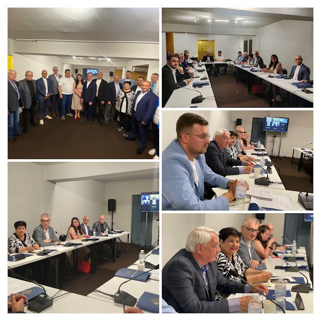 Завідувача кафедрою історії Угорщини та Євроінтеграції УУННІ, кандидата історичних наук, доцента Зубанича Ласлов Ласловича обрали до складу Ради громадських об’єднань національних меншин при Кабінеті міністрів України. Завідувача кафедрою історії Угорщини та Євроінтеграції УУННІ, кандидата історичних наук, доцента Зубанича Ласлов Ласловича обрали до складу Ради громадських об’єднань національних меншин при Кабінеті міністрів України.