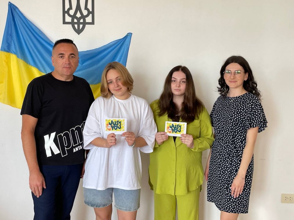 Студентки УжНУ – призерки конкурсу постерів «Відчуття України: страх, любов і ненависть» Студентки УжНУ – призерки конкурсу постерів «Відчуття України: страх, любов і ненависть»