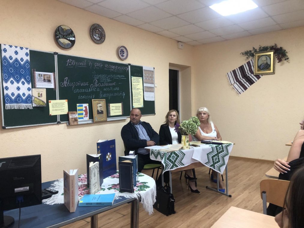ІСТОРИЧНІ СТУДІЇ В УЖГОРОДСЬКОМУ НАУКОВОМУ ЛІЦЕЇ ІСТОРИЧНІ СТУДІЇ В УЖГОРОДСЬКОМУ НАУКОВОМУ ЛІЦЕЇ