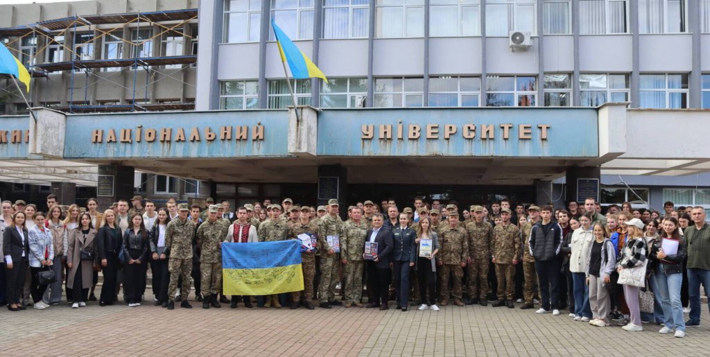 В УжНУ презентували унікальну книжкову серію про героїзм українських прикордонників В УжНУ презентували унікальну книжкову серію про героїзм українських прикордонників