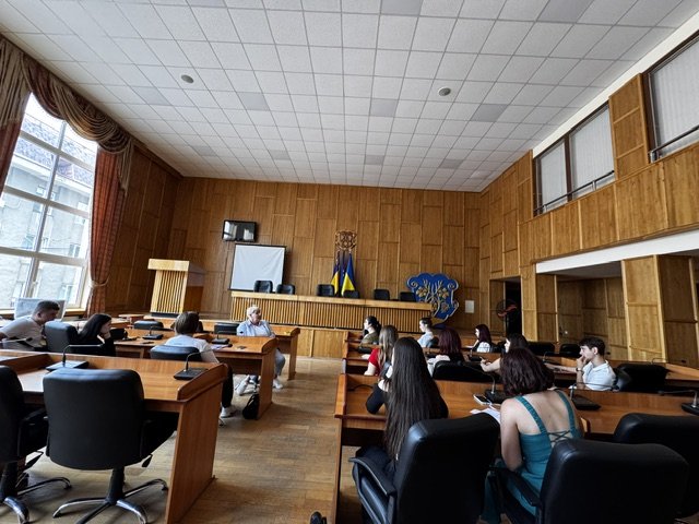 Міжнародники-першокурсники занурились у роботу Управління міжнародного співробітництва та інновацій Ужгородської міської ради Міжнародники-першокурсники занурились у роботу Управління міжнародного співробітництва та інновацій Ужгородської міської ради