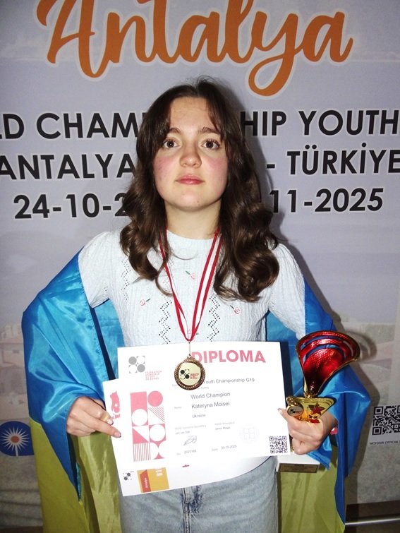 На честь студентки УжНУ звучав Гімн України На честь студентки УжНУ звучав Гімн України