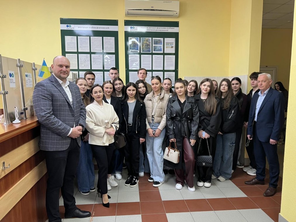 Від теорії до практики: студенти УжНУ дізналися про податкові сервіси та бізнес-старт
Від теорії до практики: студенти УжНУ дізналися про податкові сервіси та бізнес-старт
