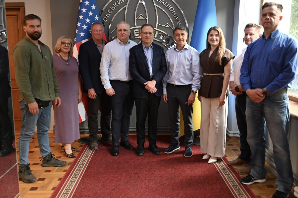 Науковці-медики Університету з Небраски відвідали УжНУ Науковці-медики Університету з Небраски відвідали УжНУ