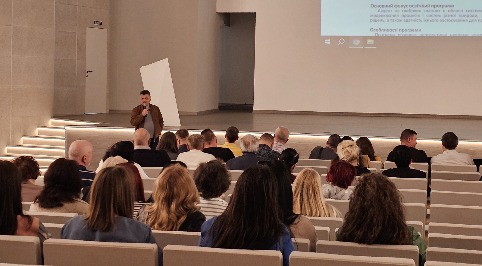 Ігор Король, проректор з науково-педагогічної роботи  ДВНЗ &ldquo;УжНУ&rdquo;, доктор фізико-математичних наук, професор